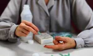 Кетоацидоз при сахарном диабете 1 и 2 типа: причины, симптомы, диагностика и лечение