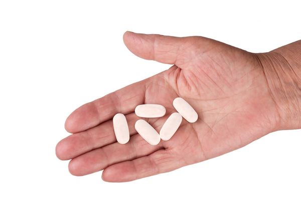 Таблетки в руке