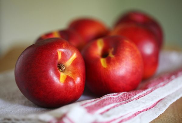 красные нектарины