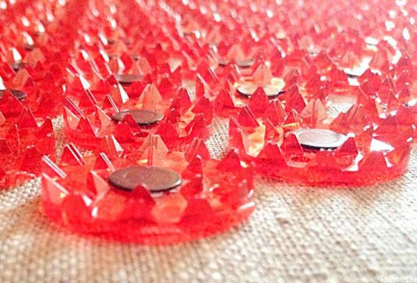 Шипы аппликатора красные