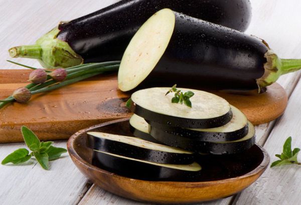 нарезанные баклажаны