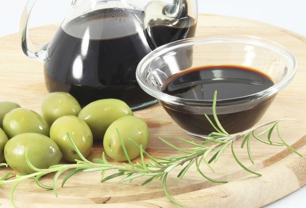 бальзамик и оливы