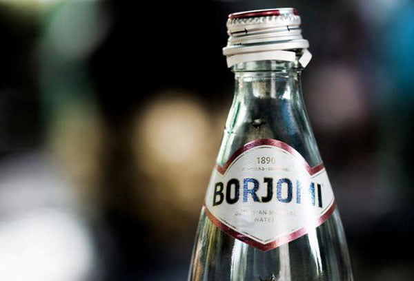 Бутылка боржоми