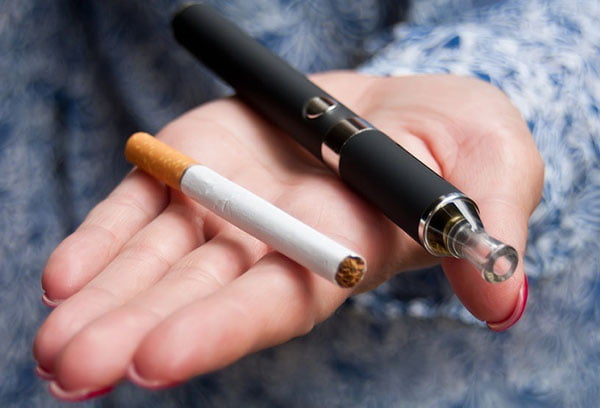 Электронная и обычная сигареты