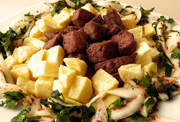 Картофель с говяжьей печенью кубиками