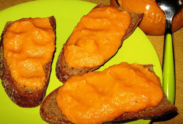 Хлеб с кабачковой икрой