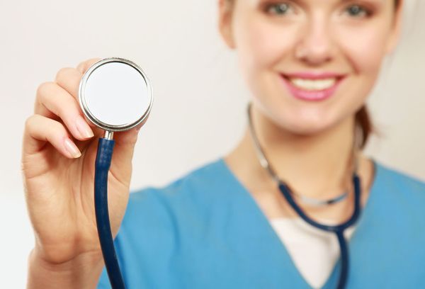 Врач с фонендоскопом