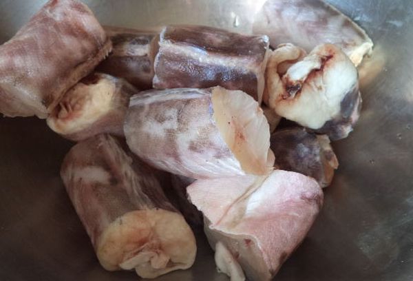 куски рыбы конгрио
