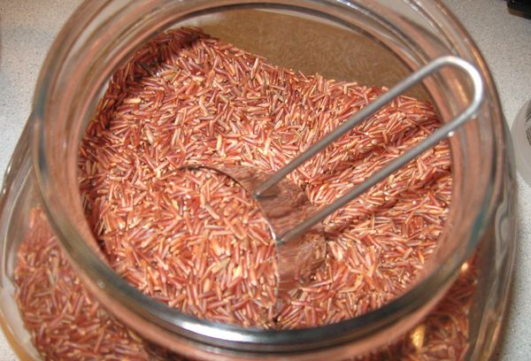 рис в стеклянной банке