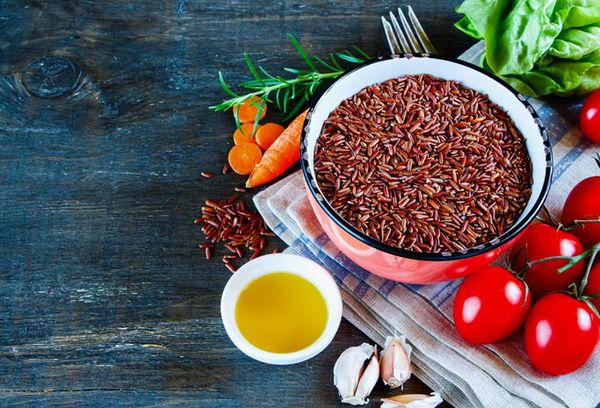 рис в миске c овощами