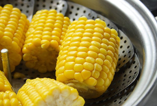 Отварная кукуруза
