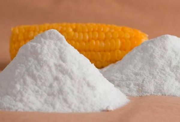 крахмал горкой на столе