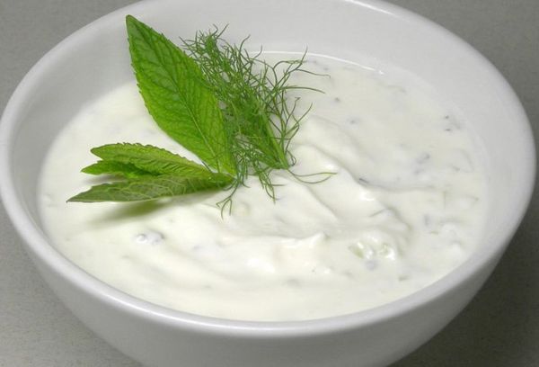 мацони в блюдце