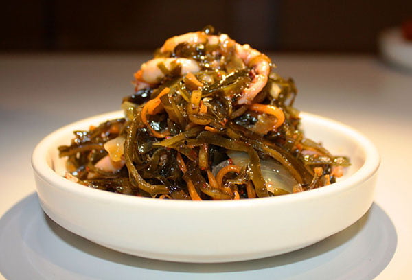Салат с морковью и морской капустой