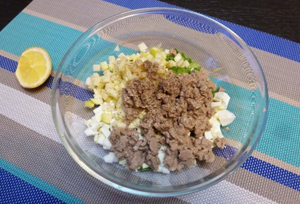Салат с печенью трески