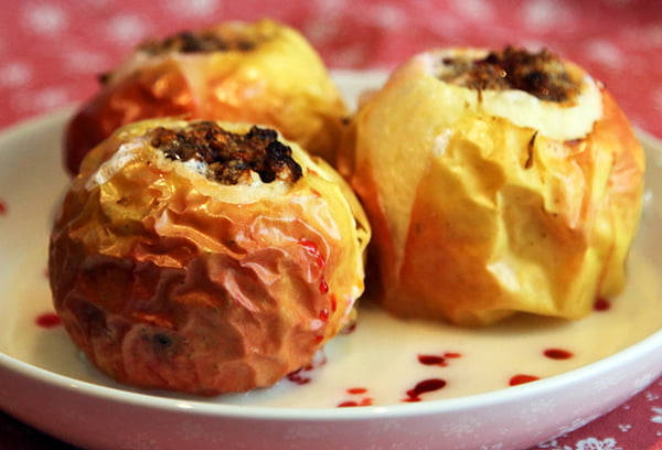 Печеные яблоки с начинкой