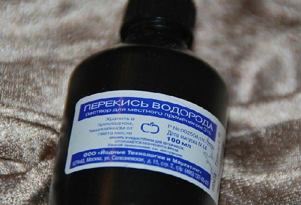 стеклянная бутылка с перекисью