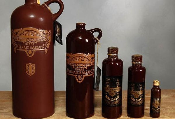 Рижский бальзам в бутылках