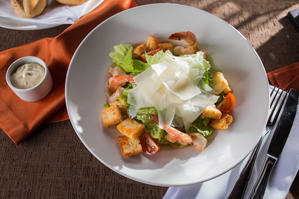 Салат с сухариками