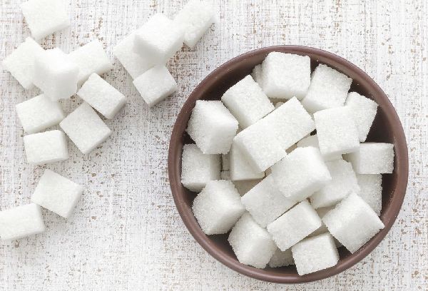 белый кусковой сахар