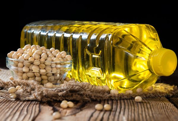 масло из сои в бутылке