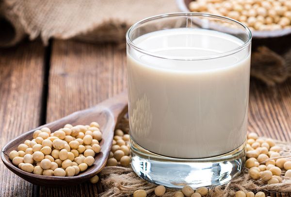 горошины сои с молоком