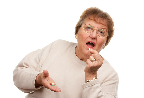 Женщина принимает статины