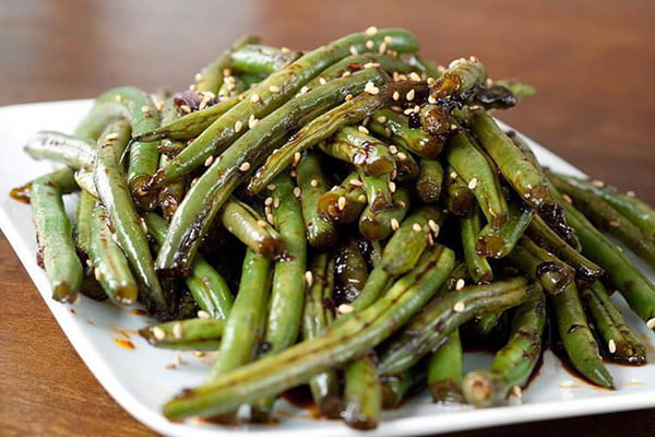 Жареная стручковая фасоль с кунжитом