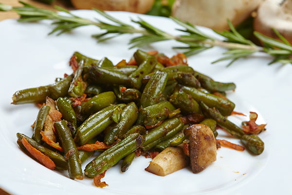 Тушеная стручковая фасоль с грибами