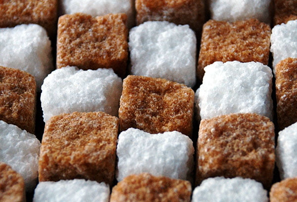 Белый и коричневый сахар