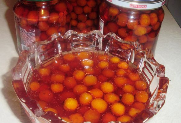 Готовое варенье из боярышника