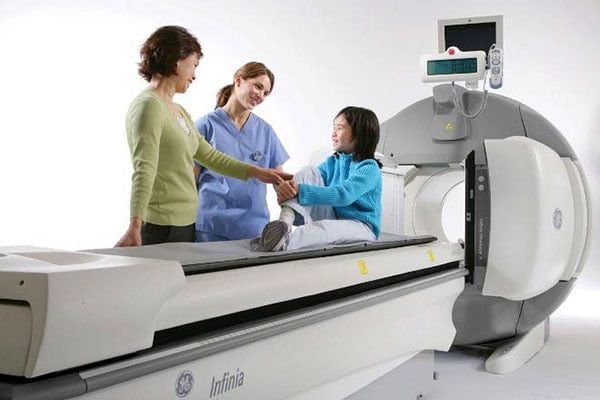 Ребенок на процедуре МРТ