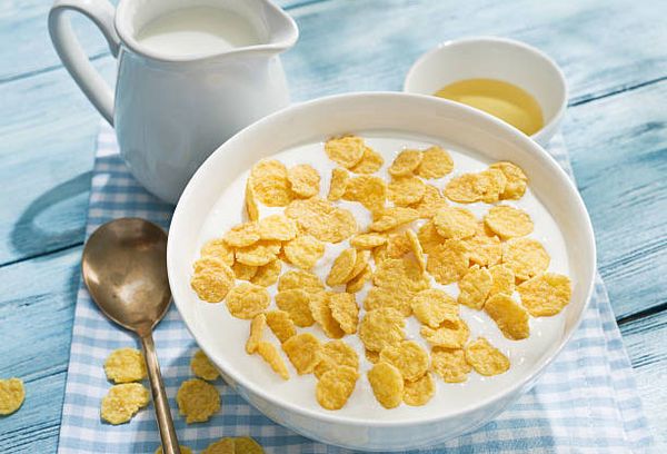хлопья с молоком