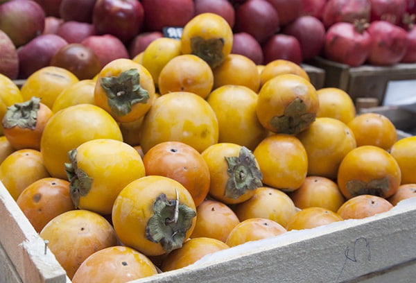 Хурма на рынке