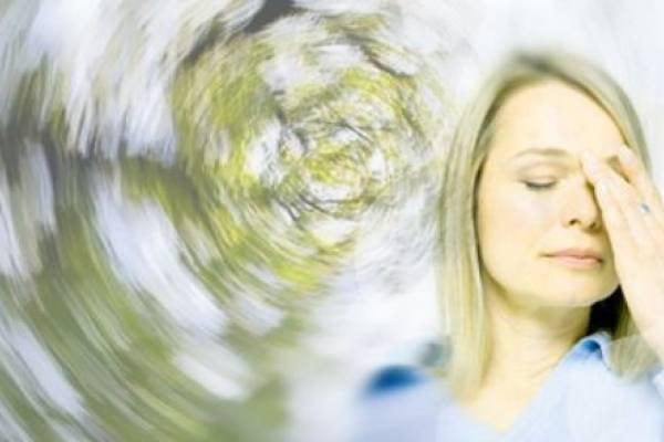 Головокружение у девушки