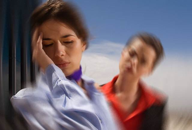 Кружится голова у женщины