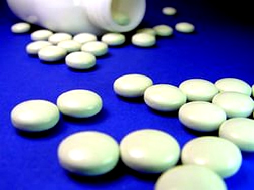 Таблетки на столе