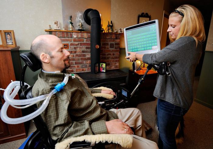 Мужчина с БАС