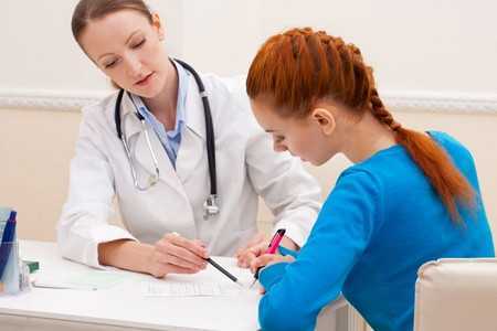 Женщина на приеме у врача Женщина на приеме у врача