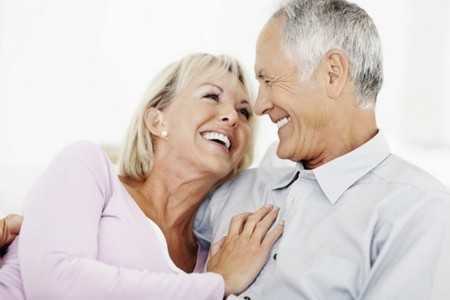 Счастливые мужчина с женщиной