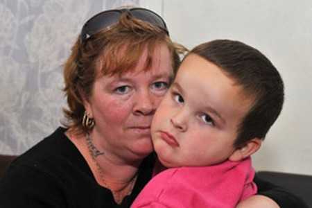 Ребенок с матерью Ребенок с матерью