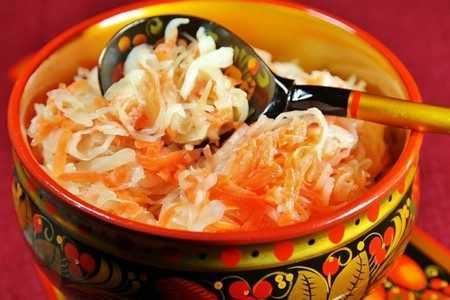 Тарелка с квашенной капустой Тарелка с квашенной капустой