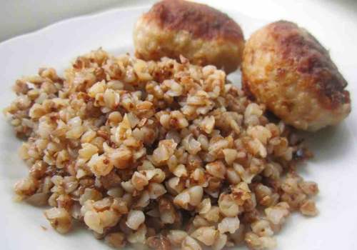 каша с котлетами