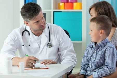 Мать с ребенком у врача Мать с ребенком у врача