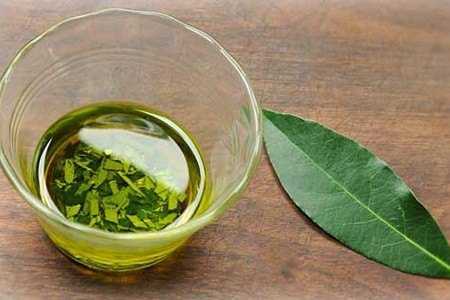 Стакан с настоем лаврового листа Стакан с настоем лаврового листа