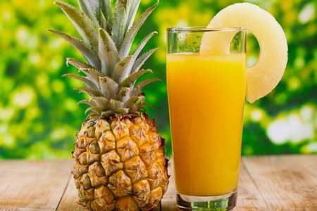 Ананас и ананасовый сок
