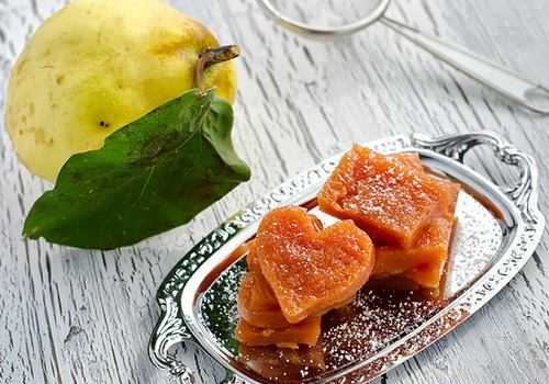 Поднос с айвовым мармеладом