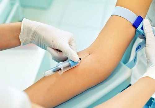 Берут кровь из вены