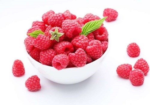 Чашка с малиной