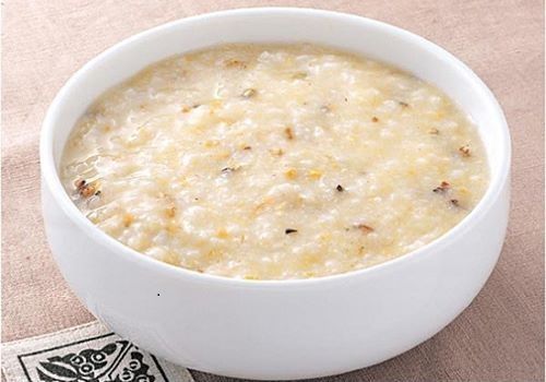 Чашка с жидкой кашей